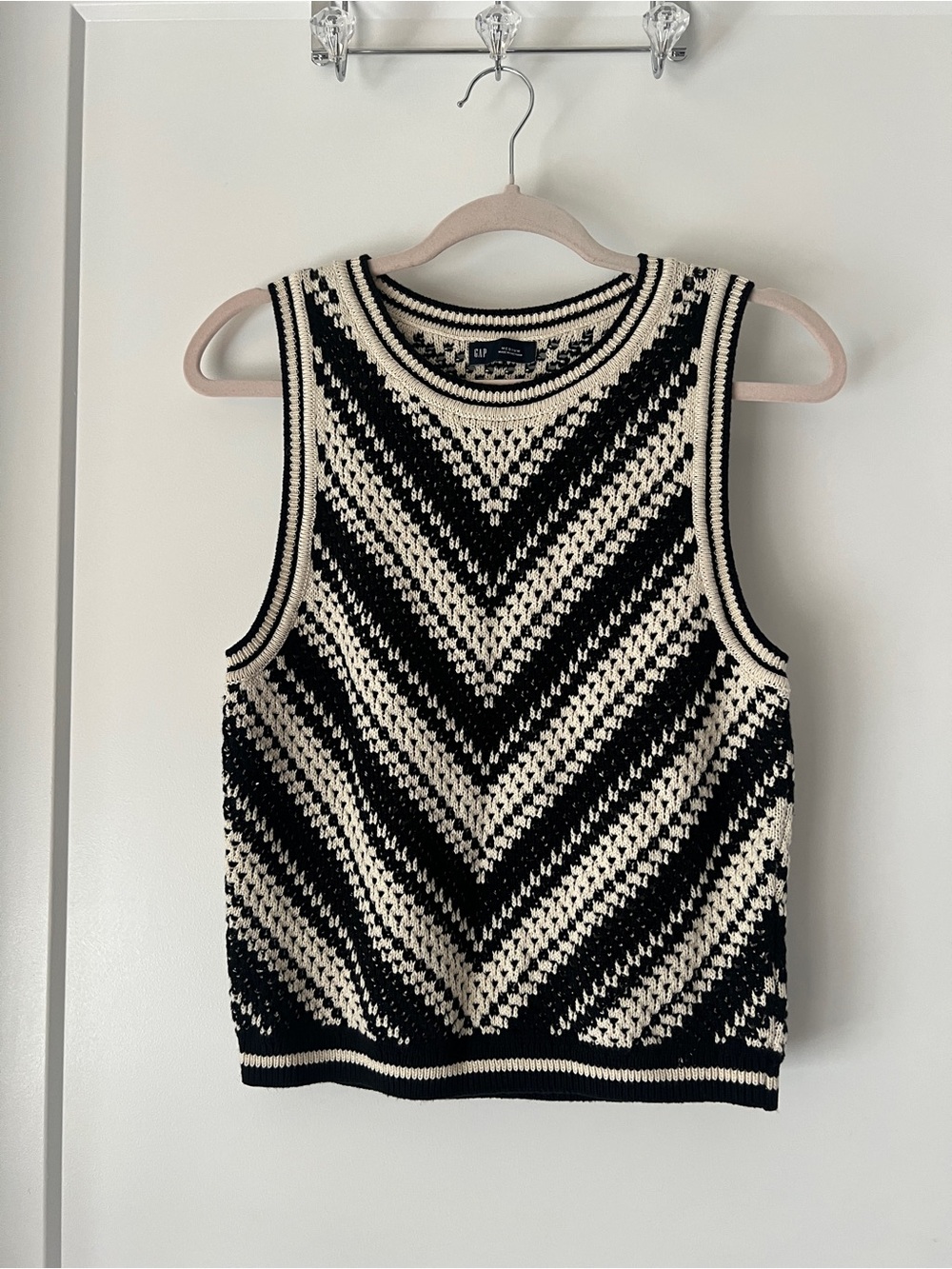 GAP Black & Cream Chevron Knit V-Neck Tank